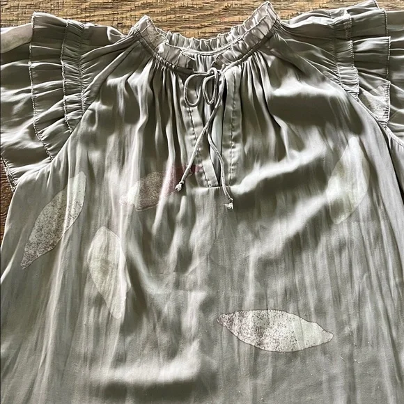 Elegant Ruffle Sleeve Blouse in Light Gray - Picture 2 of 5